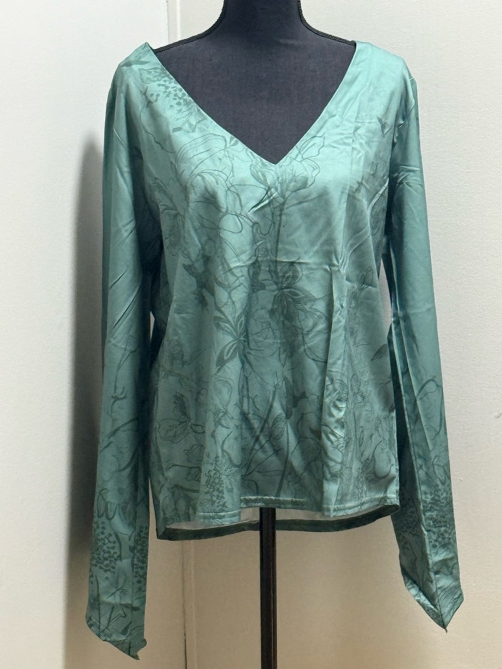 Set of 2 V-Neck Long Sleeve Women's Top in Teal Green and pants